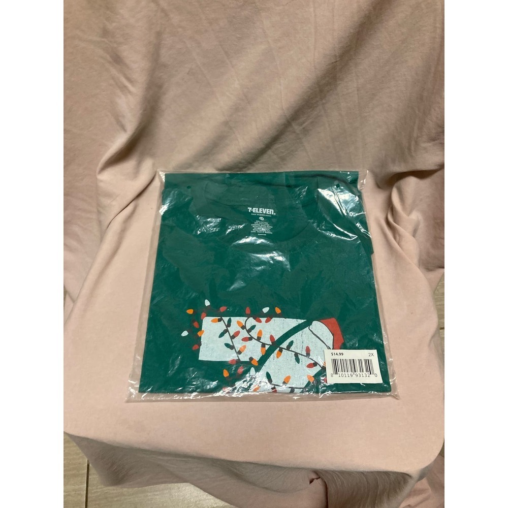LIMITED EDITION 23 CHRISTMAS HOLIDAY LIGHTS 7-ELEVEN T-SHIRT  TOP GREEN Size 2XL